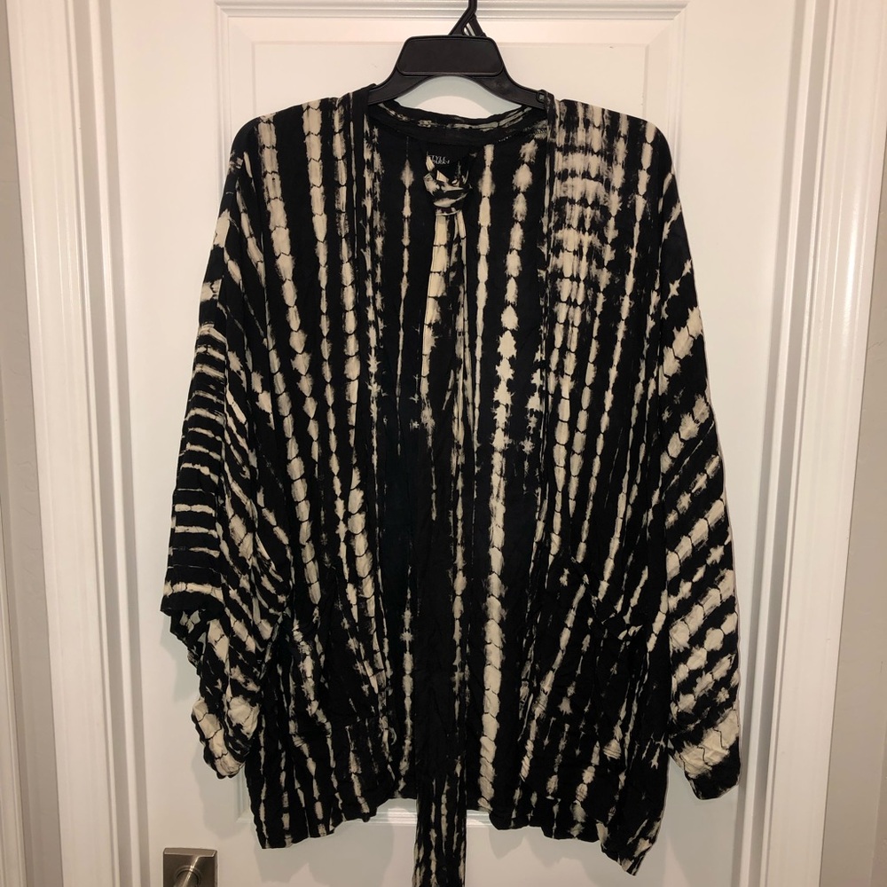 Style Park 1 Black White Tye Dye Boho Lagenlook Short Robe Kimono Cardigan